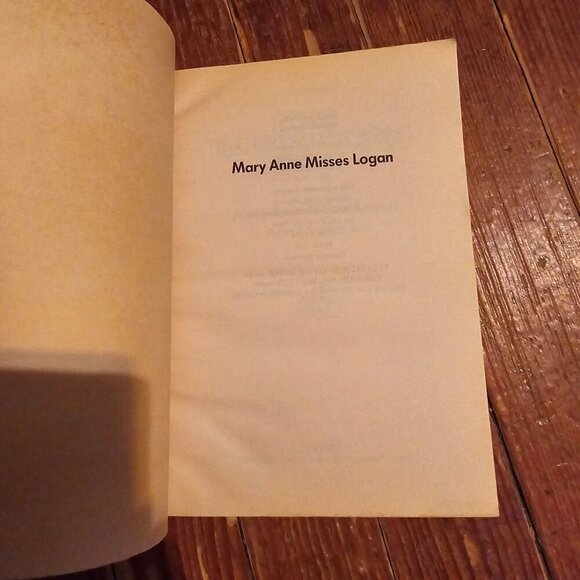 The Babysitters Club Mary Anne Misses Logan #46 Vintage 90s Apple Paperback - Picture 6 of 7